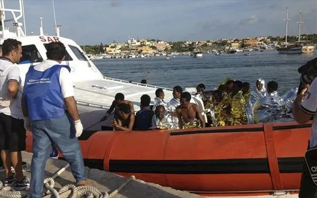 Ιταλία: Eντοπίστηκε πλοιάριο με πρόσφυγες που είχε εκπέμψει SOS