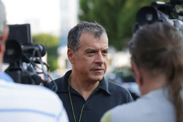 Στ. Θεοδωράκης: Να μη χάνουμε την ελπίδα μας