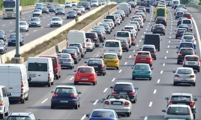 Παρατείνεται μέχρι τη Δευτέρα η προθεσμία για την καταβολή των τελών κυκλοφορίας 