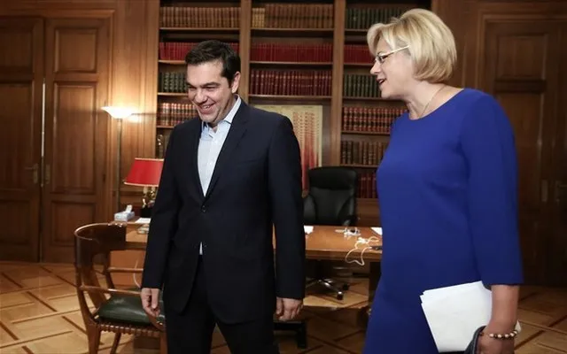 Συνάντηση Τσίπρα με την Επίτροπο Περιφερειακής Πολιτικής