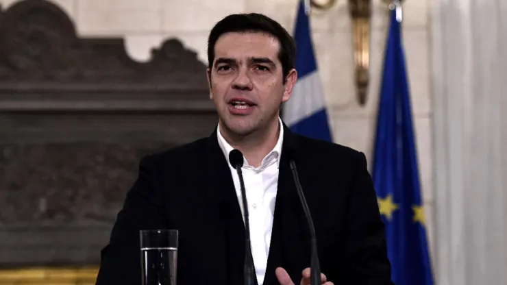Τσίπρας: Δύο παροχές και αιχμές στους δανειστές