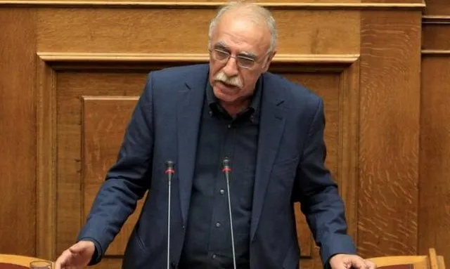 Έψαλαν τα κάλαντα στο Δημήτρη Βίτσα