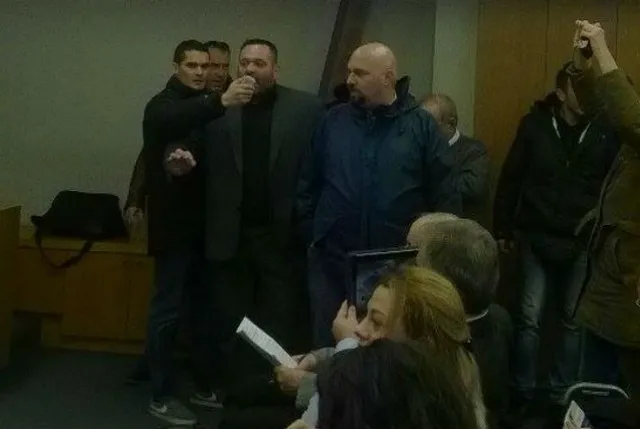 Χρυσαυγίτες εισέβαλαν σε εκδήλωση της ΕΣΗΕΑ