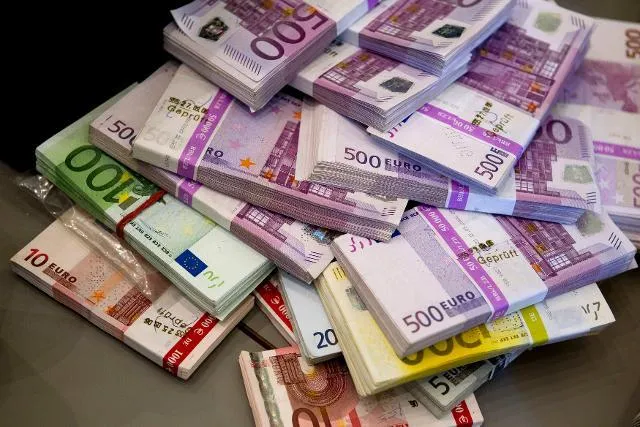 «Ψήνεται» παράταση για τα αδήλωτα εισοδήματα λόγω αθρόας προσέλευσης