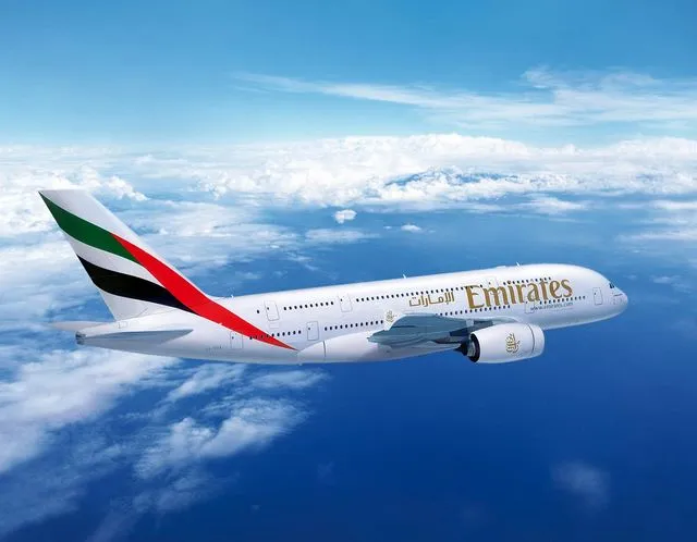 Αίσιο τέλος για τους 100 επιβάτες της Emirates που αρρώστησαν ταυτόχρονα