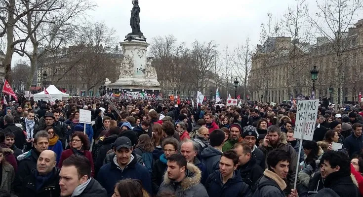 Συγκρούσεις μεταξύ μαθητών και αστυνομίας στους δρόμους του Παρισιού