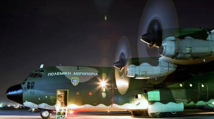 Έπαθε βλάβη το C-130 στη Λάρνακα - Στέλνουν άλλο αεροσκάφος για να φέρει τους Κύπριους πυροσβέστες