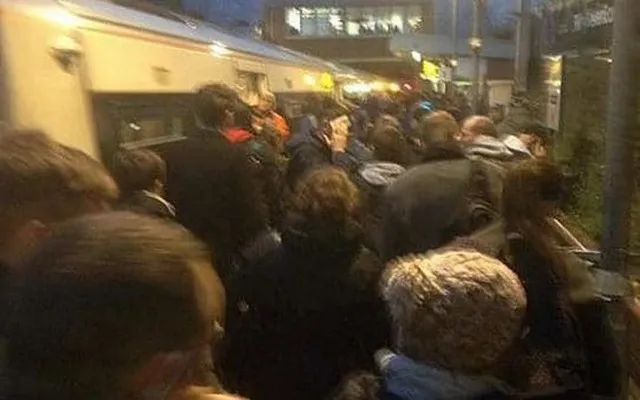 Πανικός σε σταθμό τρένου στο Λονδίνο: Τρεις τραυματίες