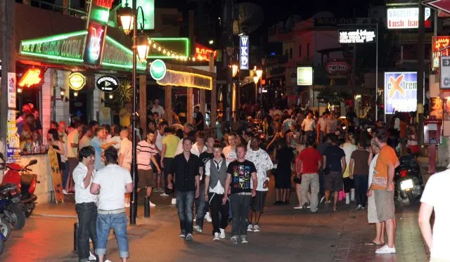 Μάλια: «Πόρτα» ξενοδόχων στους Βρετανούς τουρίστες