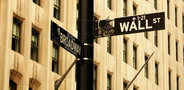 Σε ελεύθερη πτώση η Wall Street