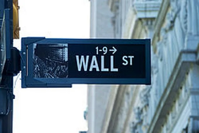 Sell off το πετρέλαιο, σταθεροποιητικά η Wall Street