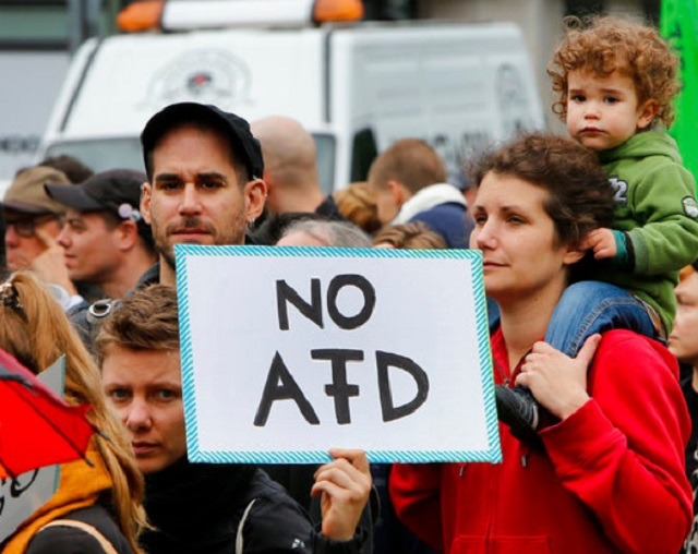 Δημοσκόπηση - σοκ: To ακροδεξιό AfD δεύτερο ισχυρότερο 