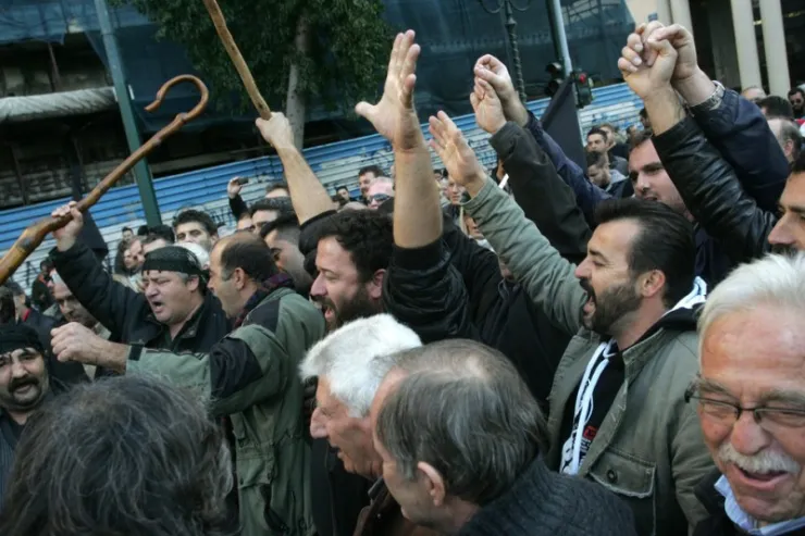 Επ' αόριστον αποκλεισμός στο τελωνείο Ευζώνων
