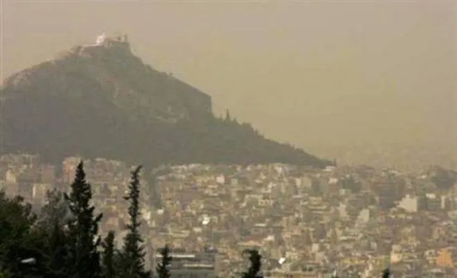 Περίεργη ομίχλη σκεπαζει τα βόρεια προάστια