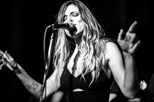 Η Angelika Dusk live στο Six Dogs!