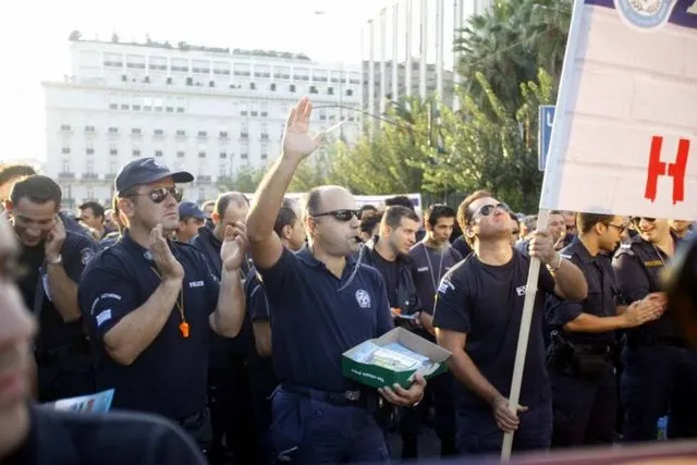 Διαμαρτυρία αστυνομικών στην πλατεία Συντάγματος