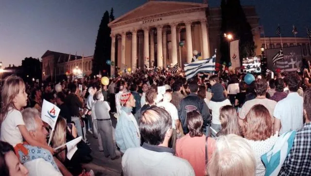 Τη μαύρη μέρα που η Ελλάδα... πανηγύριζε