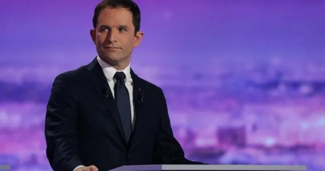 Αποχωρεί ο Μπενουά Αμόν από τους Σοσιαλιστές στη Γαλλία