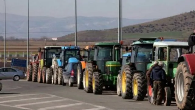 Παραμένουν οι αγρότες στα Μάλγαρα, χωρίς να κλείνουν δρόμους