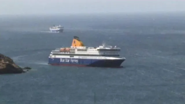 Αποκολλήθηκε το «Blue Star Patmos» που είχε προσαράξει στο λιμάνι της Ίου