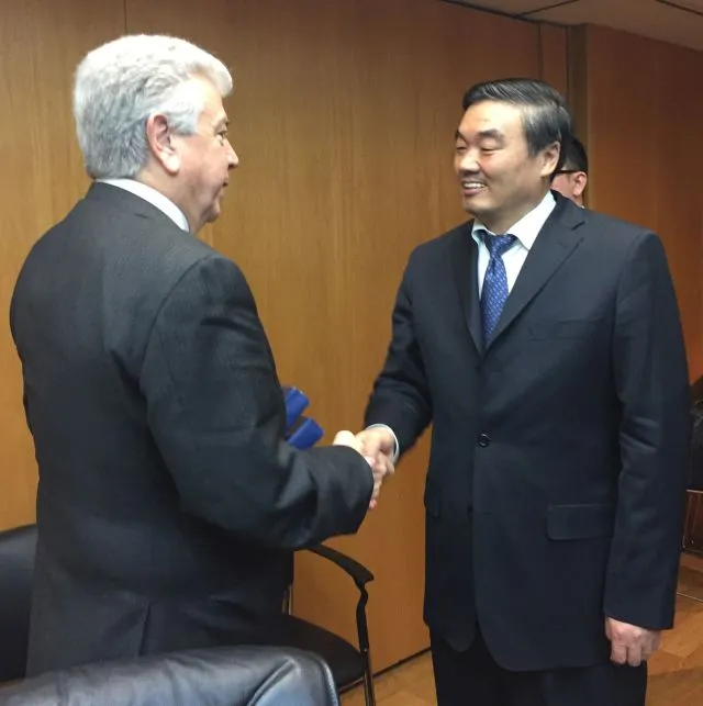 «Περιοδεία» China Development Bank σε ΔΕΗ και Στουρνάρα