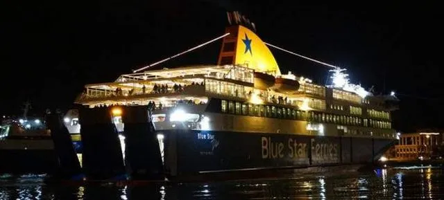 Το Blue Star Δήλος το πρώτο πλοίο που κατέπλευσε στο λιμάνι του Πειραιά το 2017