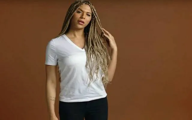 Γιατί η L'Oreal απέλυσε το πρώτο διαφυλικό μοντέλο της