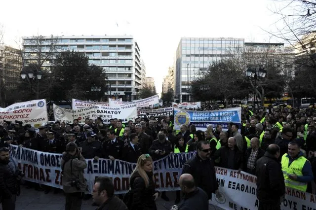 Ένστολοι στο Σύνταγμα, ποια τα αιτήματα τους