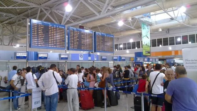 Αυξηση +9,7% στην κίνηση των αεροδρομίων την καλοκαιρινή σεζόν