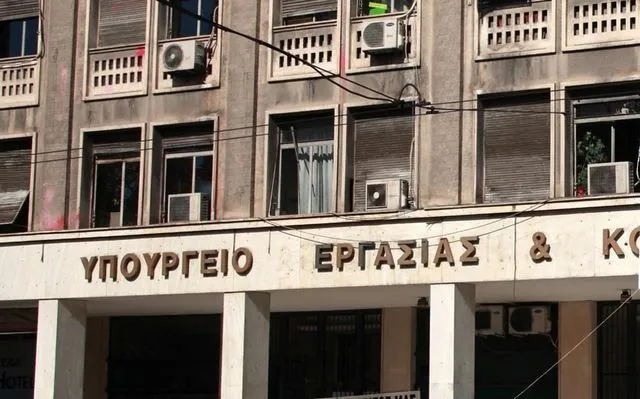 Αυξήθηκαν κατά 925 εκατ. οι οφειλές στα Ταμεία το 2015-16