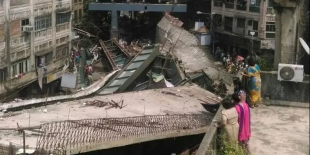 Ινδία: 18 νεκροί από κατάρρευση τετραώροφου κτιρίου