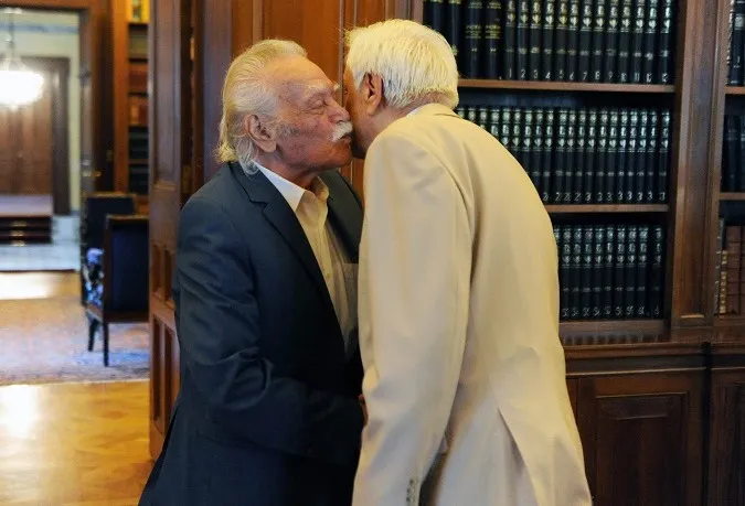 O Μανώλης Γλέζος στον Πρόεδρο της Δημοκρατίας