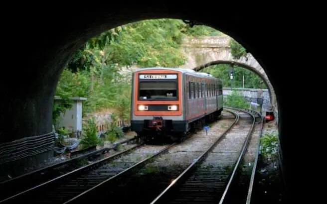 Ακινητοποιήθηκε στον Περισσό συρμός του ΗΣΑΠ – Έμεινε χωρίς ρεύμα