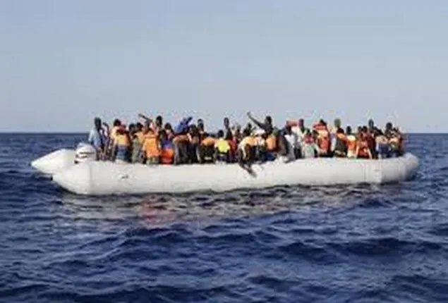 Ισπανία: Εντοπίστηκε λέμβος γεμάτη μετανάστες σε ακτή της Ανδαλουσίας