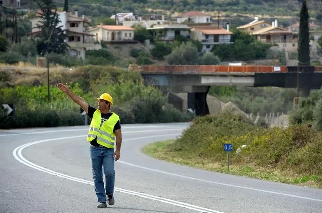 Πτώση βράχων στη λεωφόρο Αθηνών-Σουνίου, έκλεισε η δεξιά λωρίδα κυκλοφορίας
