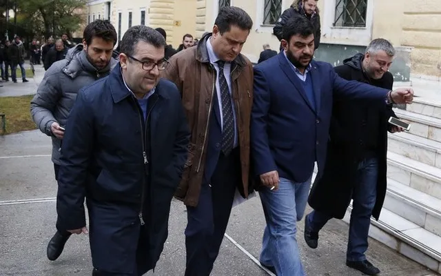 Στο Αυτόφωρο Κουρτάκης - Τζένος