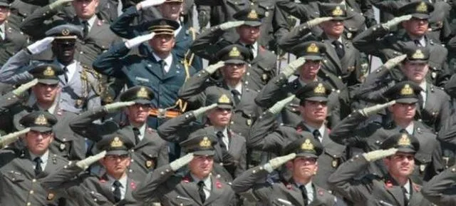 Κυβερνητική υπαναχώρηση στα ειδικά μισθολόγια