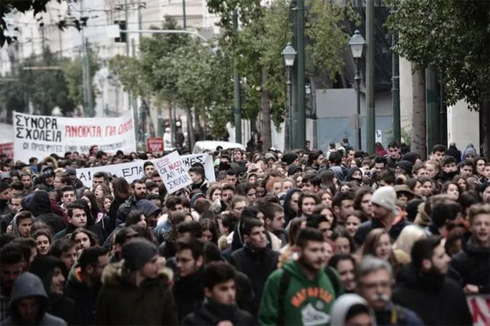 Συλλαλητήριο μαθητών στο κέντρο της Αθήνας