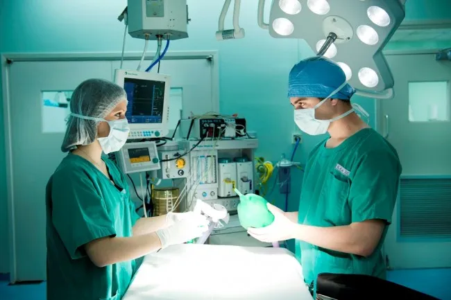 Η κυβέρνηση δίνει κατεύθυνση στους δημόσιους φορείς υγείας