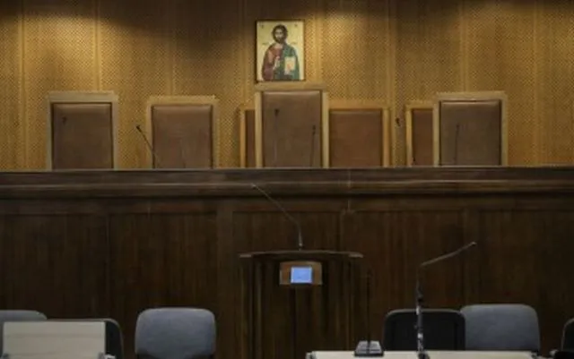 Η Ένωση Δικαστών και Εισαγγελέων κατά της Θάνου για τα όρια ηλικίας