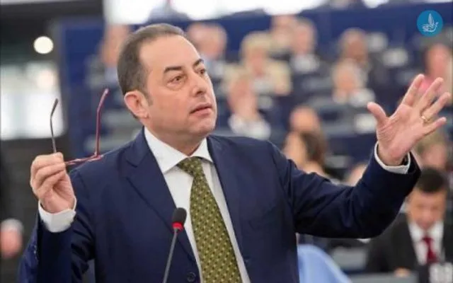 «Όχι» Πιτέλα σε διακήρυξη χωρίς κοινωνική ατζέντα
