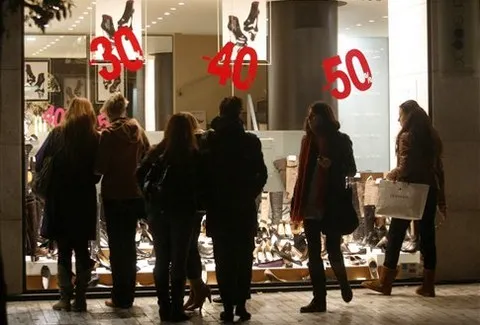 Πότε ξεκινούν οι χειμερινές εκπτώσεις