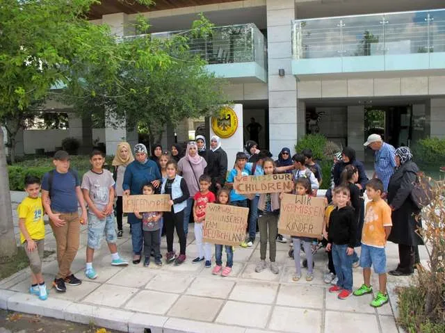 Διαμαρτυρία Σύρων προσφύγων έξω από το γερμανικό προξενείο στη Θεσσαλονίκη