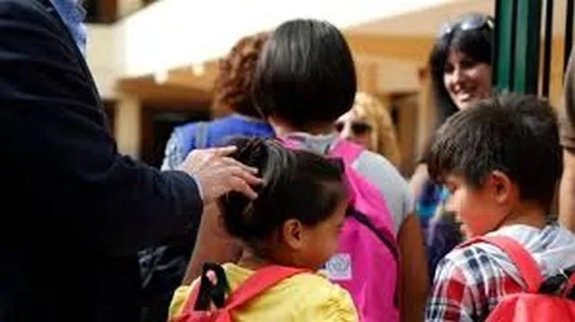 Θερμή υποδοχή στα προσφυγόπουλα σε σχολείο της Λάρισας
