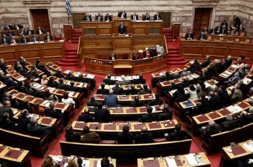 Στη Βουλή ως κατεπείγον το πολυνομοσχέδιο με μέτρα και αντίμετρα