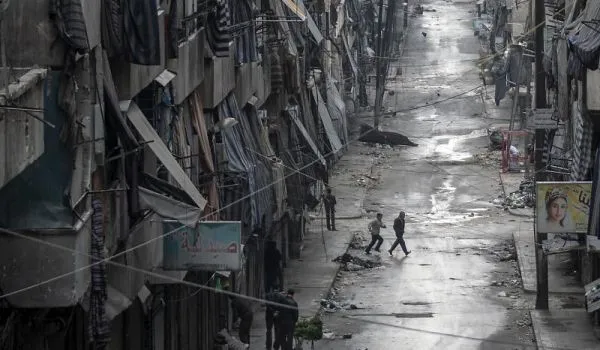 Συρία: 59 άμαχοι νεκροί από τριήμερο βομβαρδισμό στη Ράκα