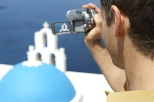 «Κύμα» τουριστών θα «πλημμυρίσει» φέτος την Ελλάδα