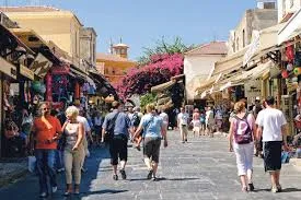Μικρή αύξηση της φετινής καλοκαιρινής εξόδου