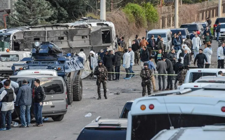 Αίγυπτος: 2 νεκροί από έκρηξη σε τουριστικό λεωφορείο κοντά σε πυραμίδες