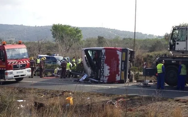 Ρωσία: Τουλάχιστον 14 νεκροί από την πτώση λεωφορείου στη θάλασσα